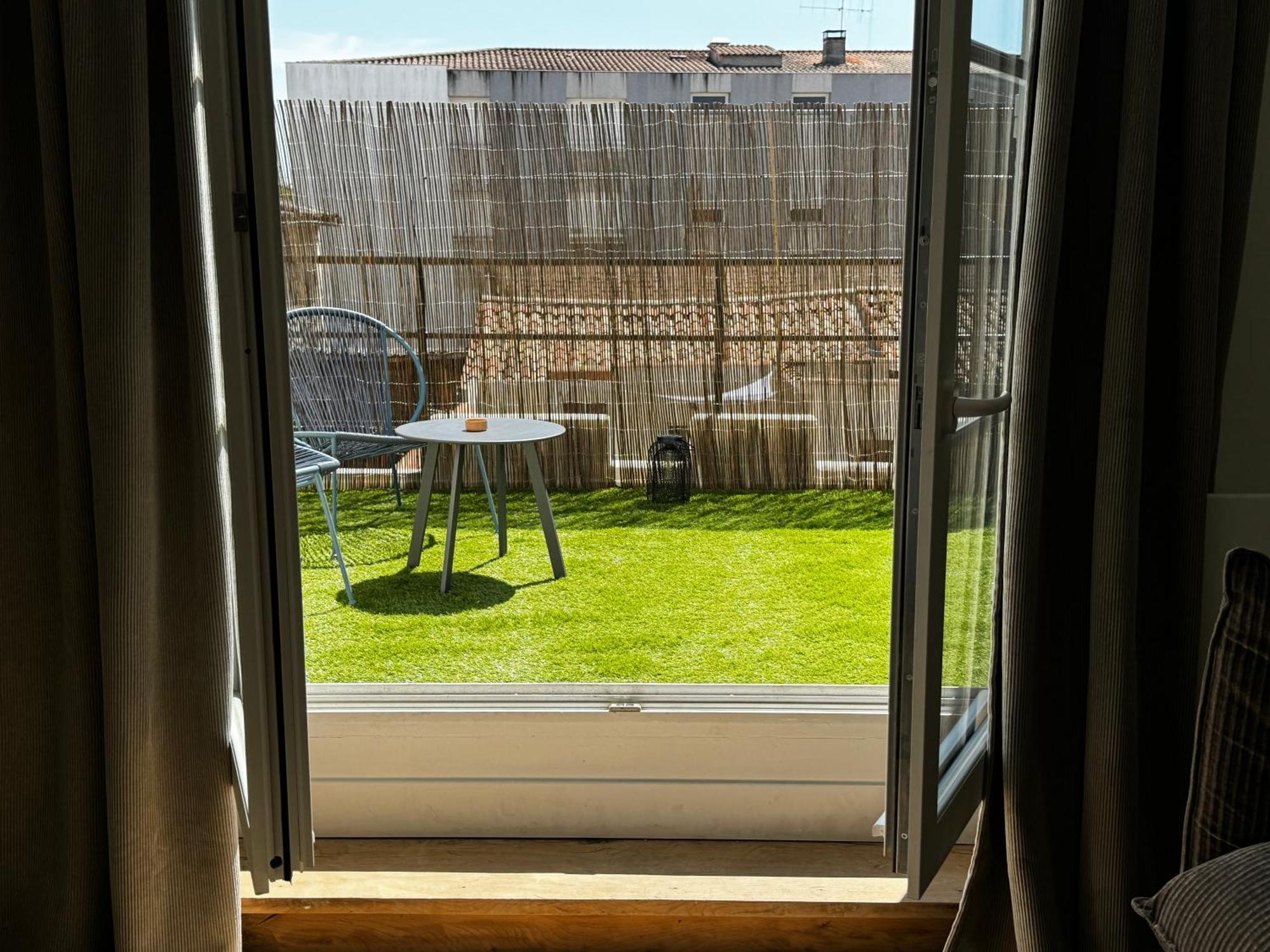 Cozy Niort Apartment Luaran gambar